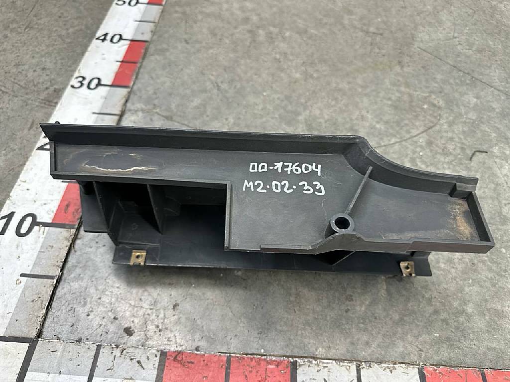 Накладка салона левая б/у