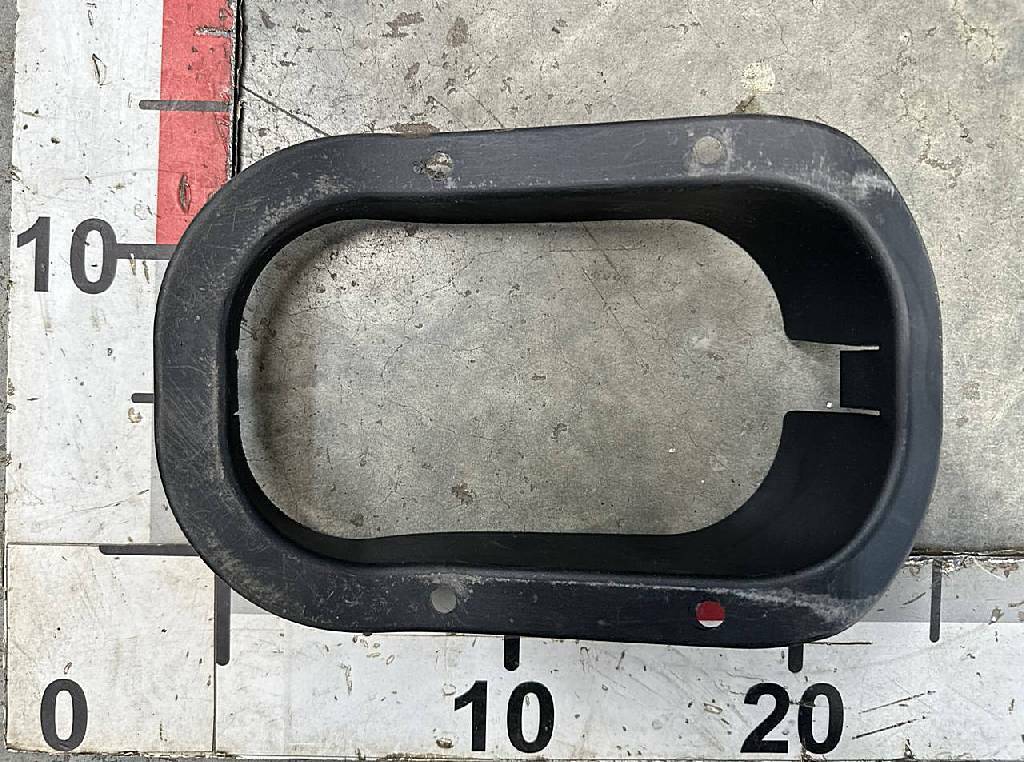 Рамка кожуха рычага коробки передач б/у