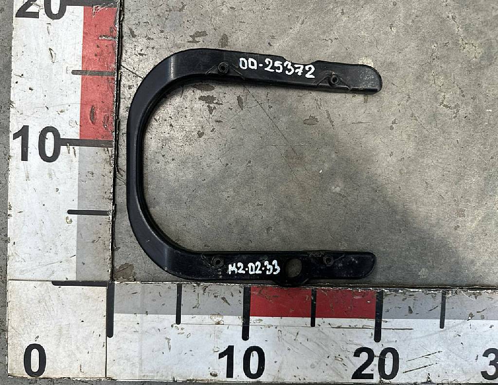 Рамка кожуха рычага коробки передач нижняя б/у