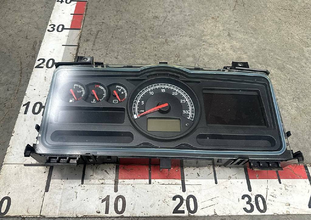 Щиток приборов б/у