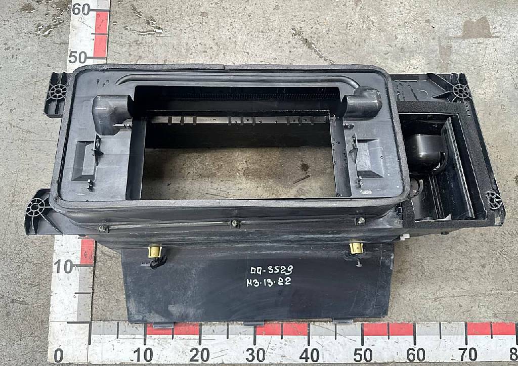 Корпус фильтра салона б/у