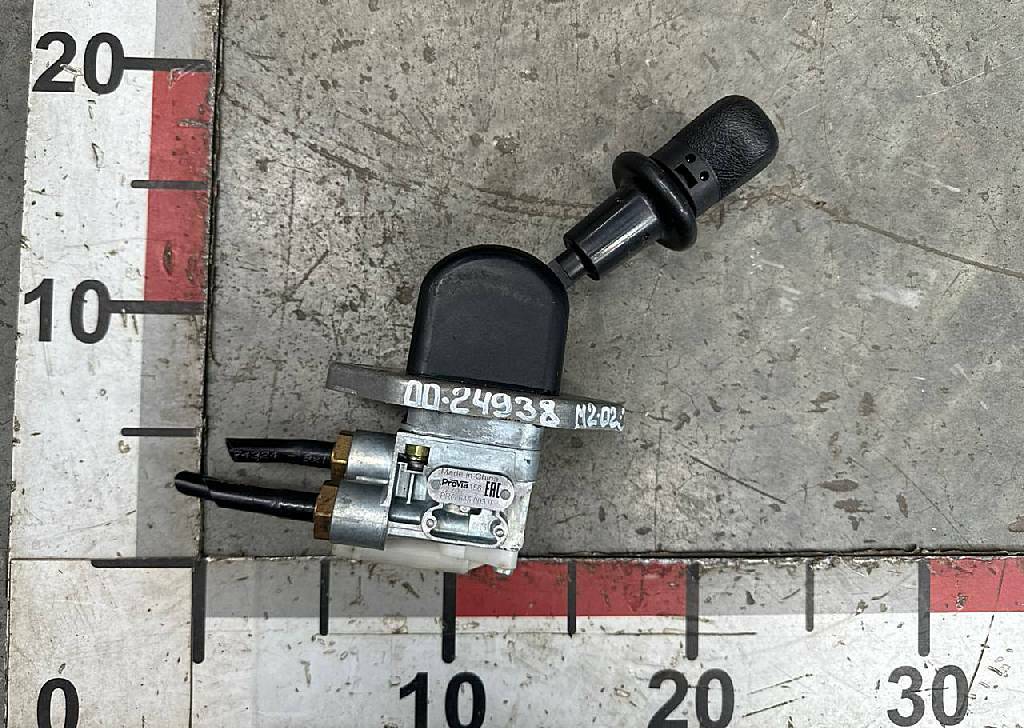 Кран стояночного тормоза б/у