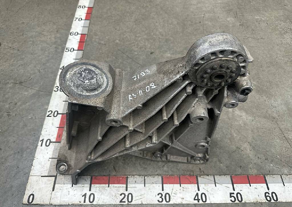 Кронштейн кабины передний б/у