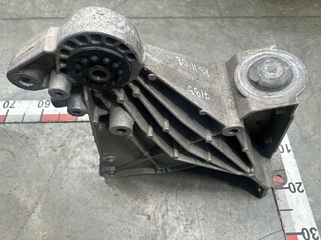 Кронштейн кабины передний б/у