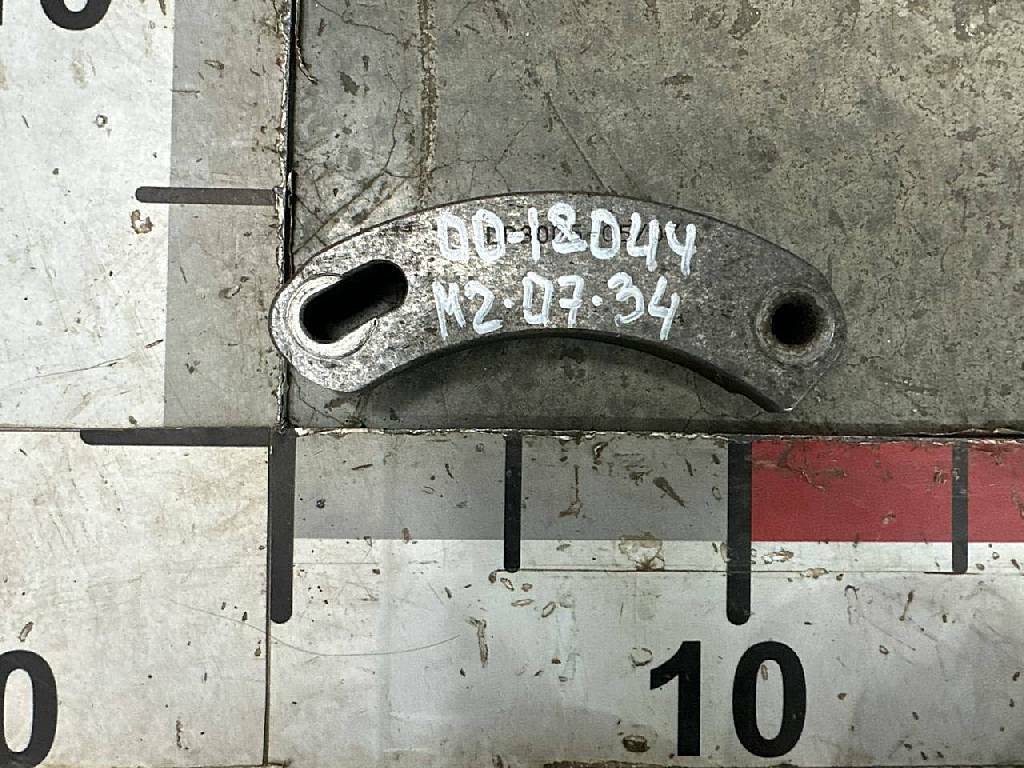 Крепление масляного поддона D2066 б/у