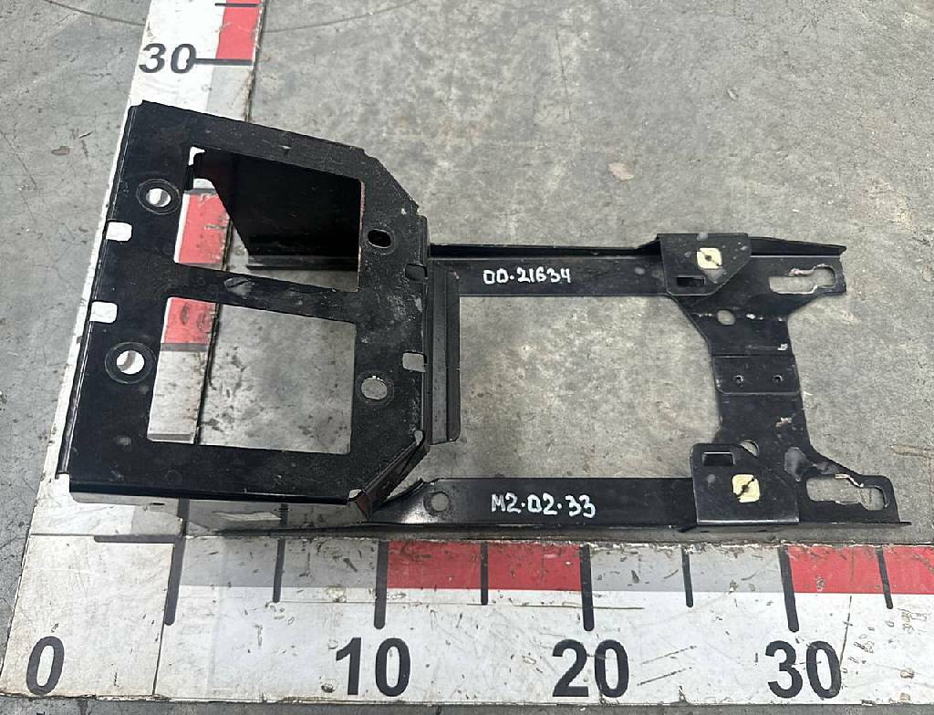 Кронштейн накладки центральной консоли б/у