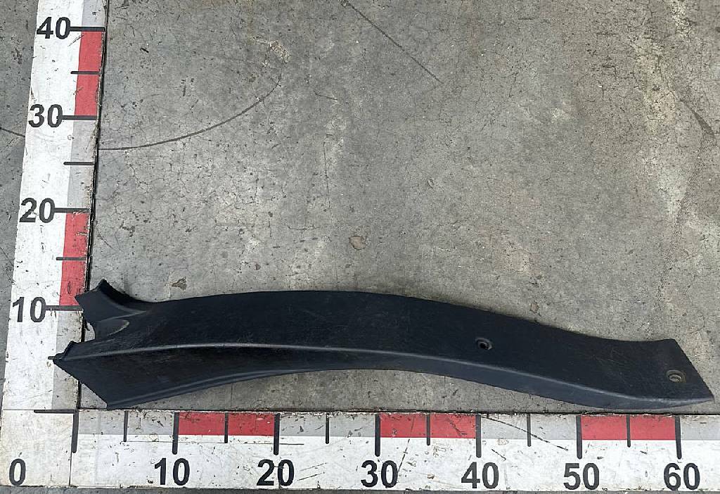 Накладка порога левой двери б/у