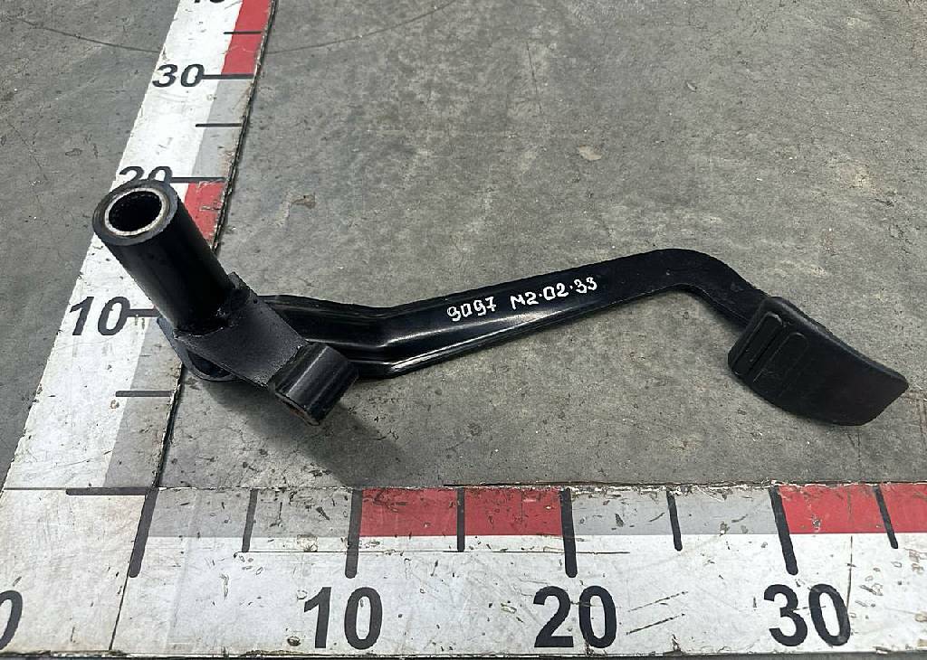 Педаль сцепления б/у