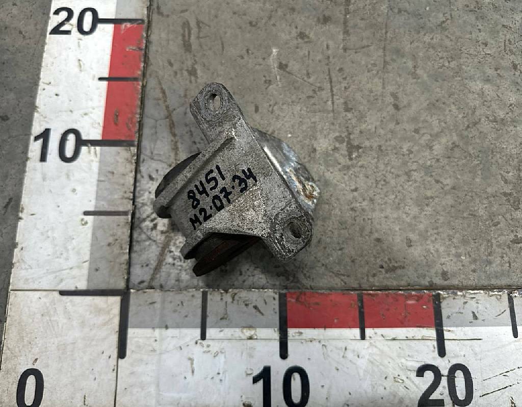 Подушка радиатора левая б/у