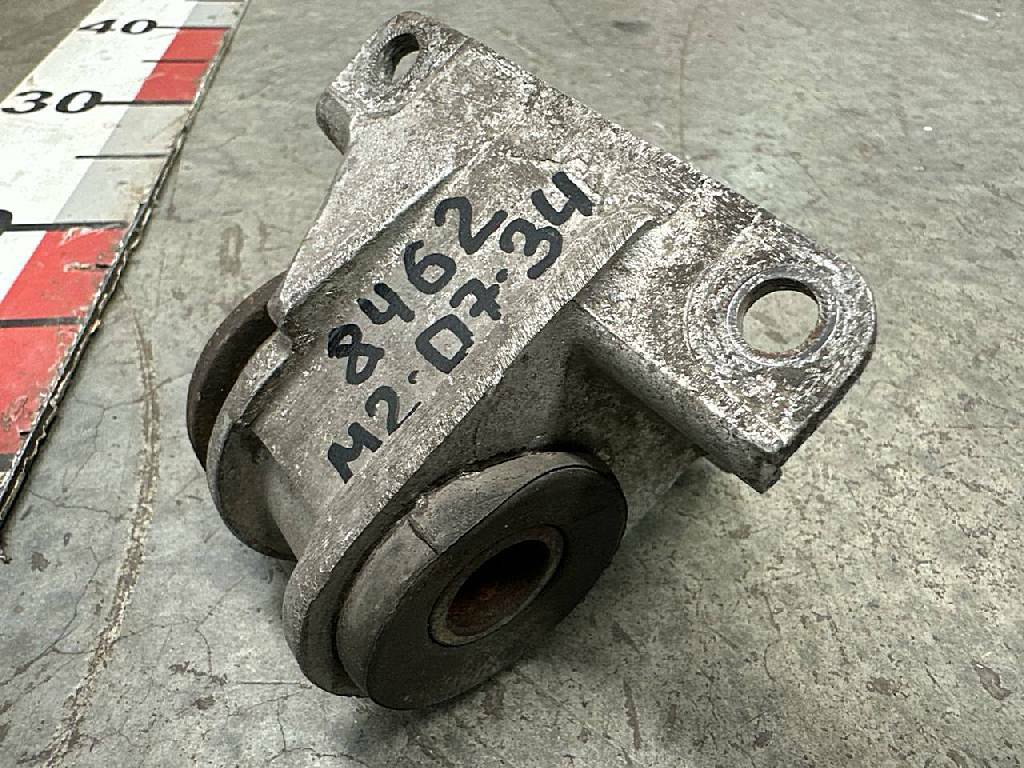 Подушка радиатора правая б/у