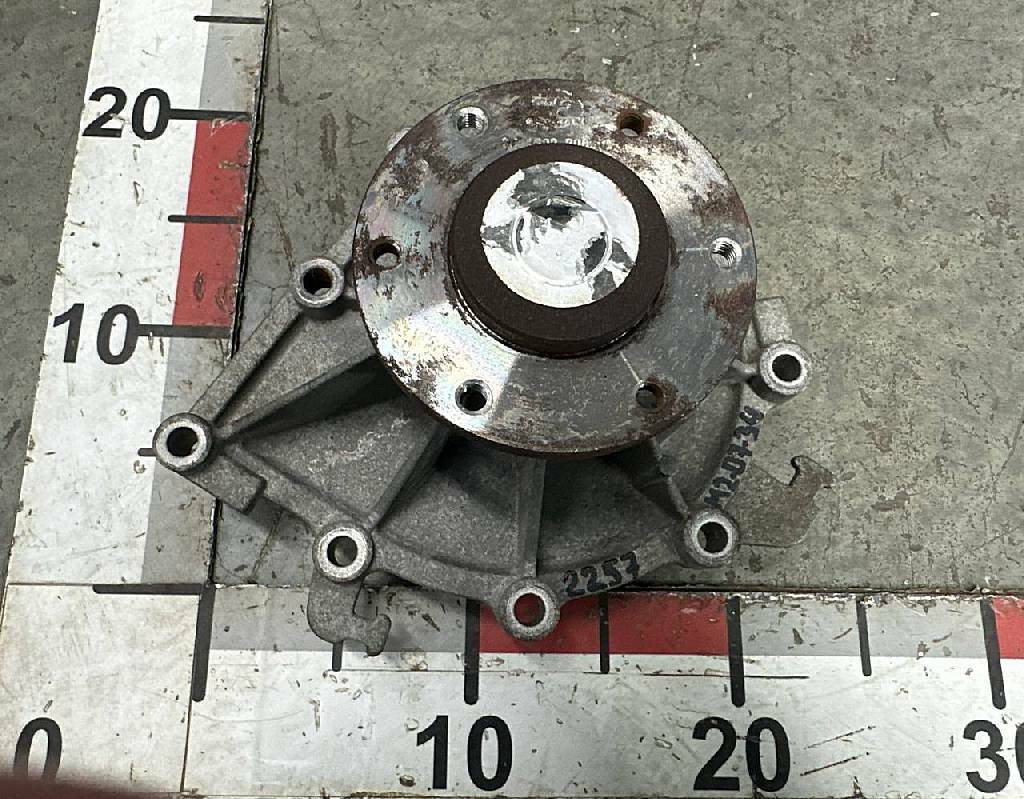 Помпа D2066 б/у