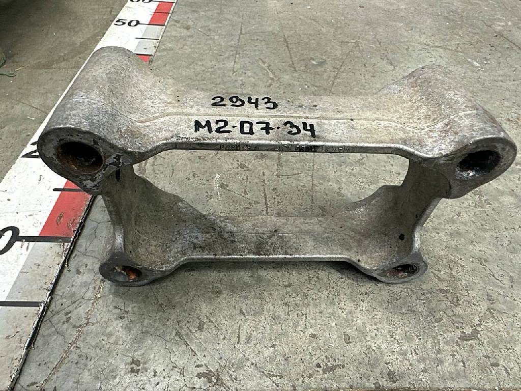 Проставка кронштейна топливного бака б/у