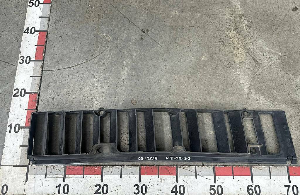 Решетка воздухозаборника б/у