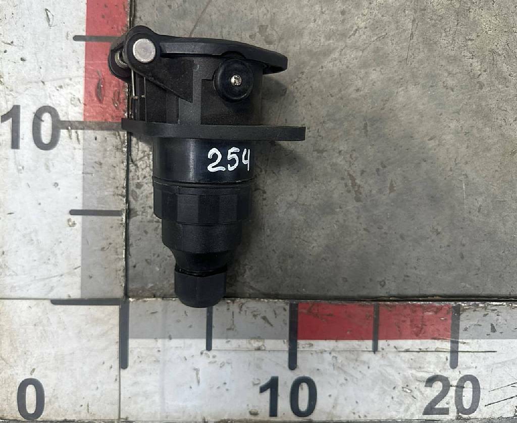 Розетка электрическая б/у