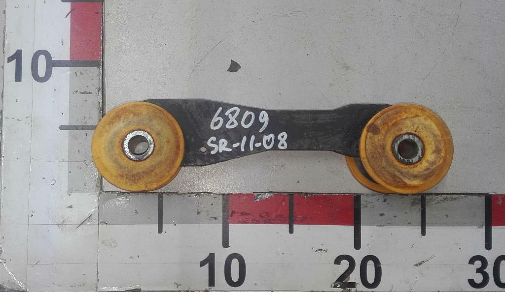 Тяга кронштейна замка кабины б/у