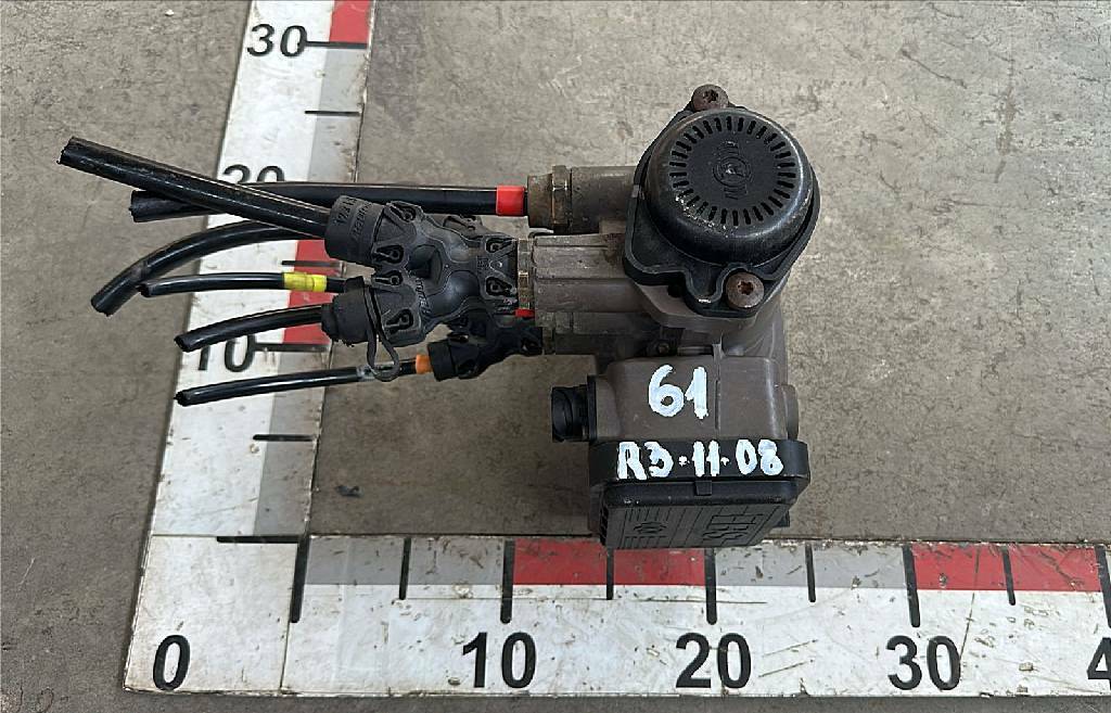 Кран управления тормозами прицепа б/у