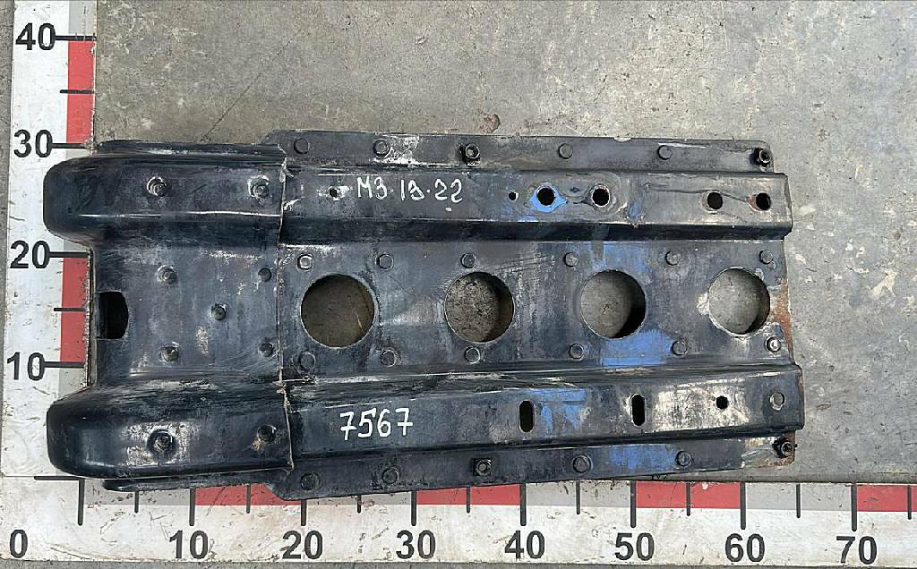 Кронштейн переднего крыла задний б/у