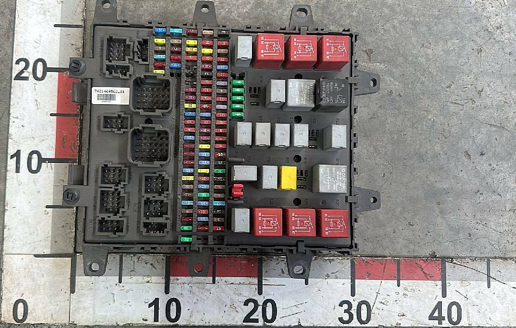Блок предохранителей б/у