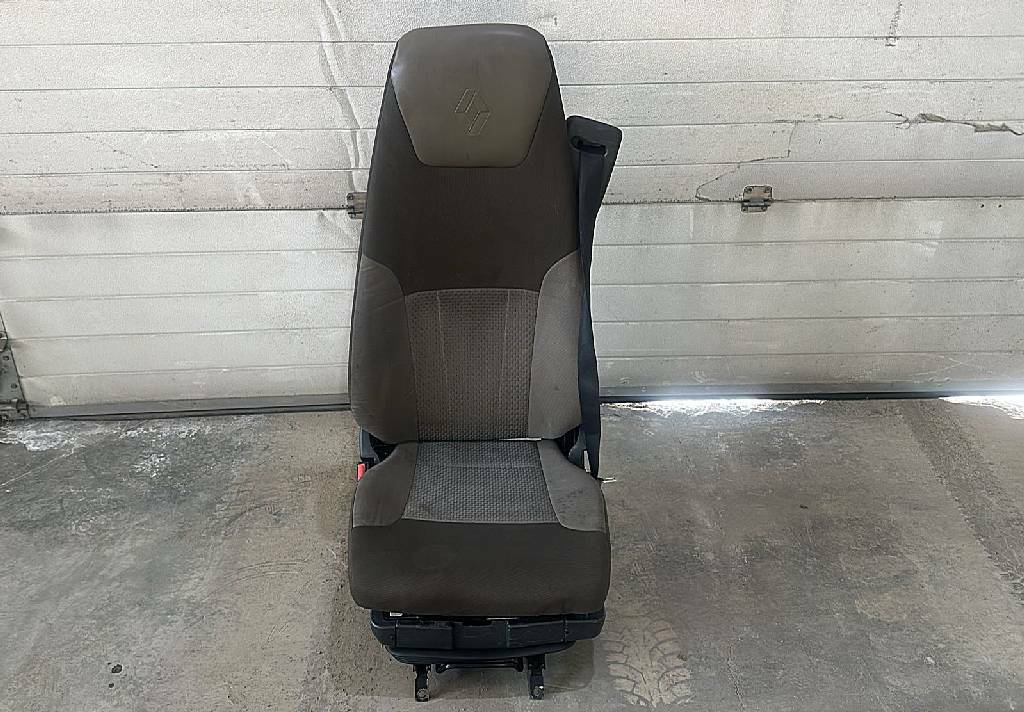 Сиденье водительское б/у