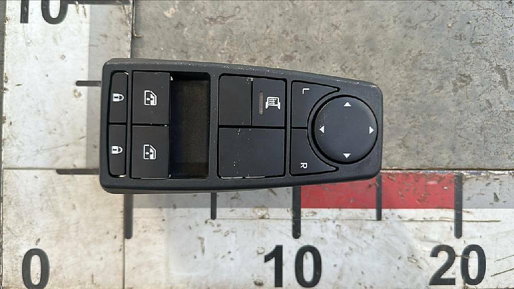 Блок управления зеркалами и стеклоподъемниками левый б/у