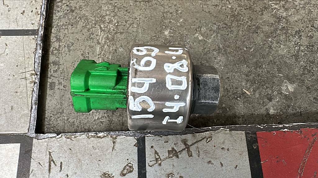 Датчик давления кондиционера б/у