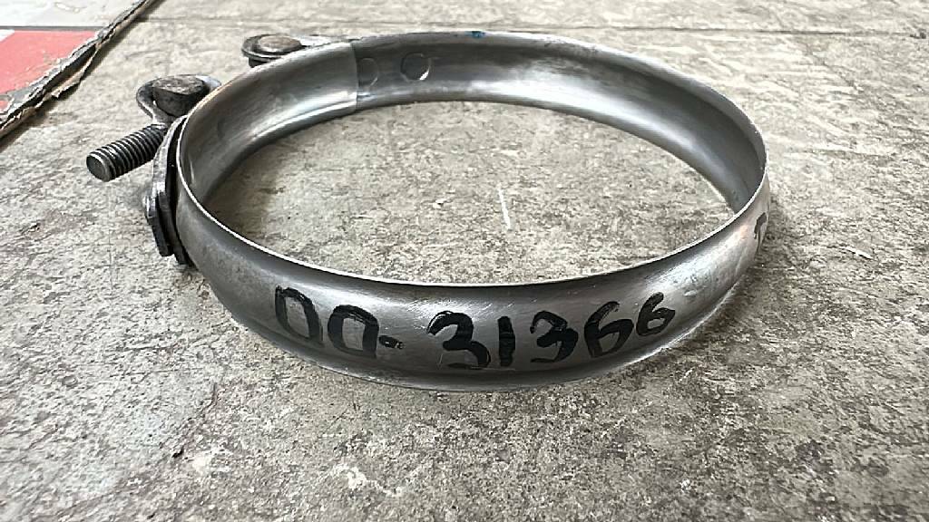 Хомут патрубка интеркулера б/у