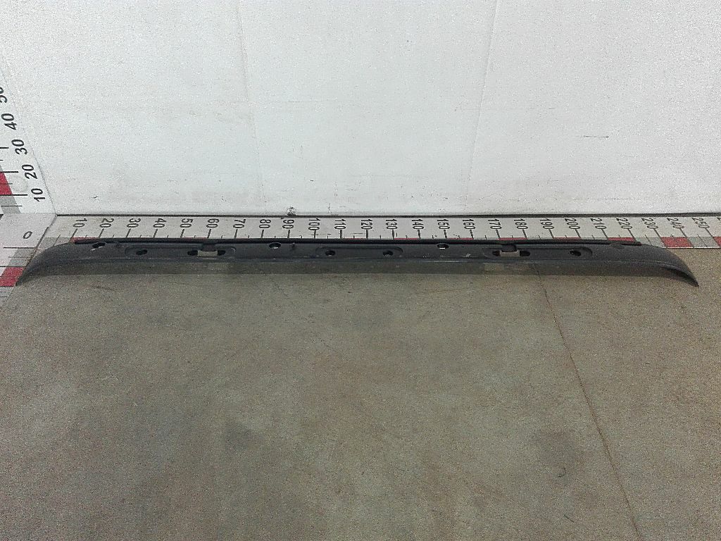 Накладка трапеции стеклоочистителей б/у