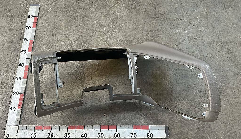 Панель приборов левая часть б/у