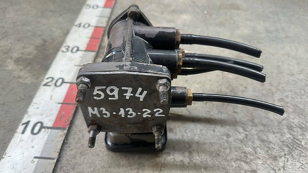 Кран управления тормозами прицепа б/у