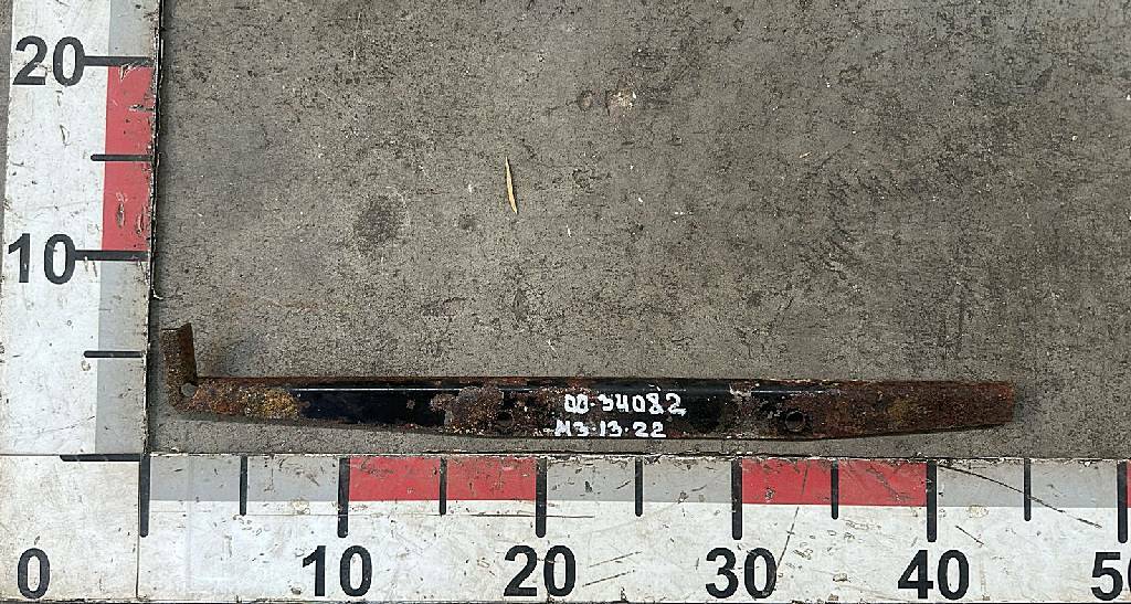 Кронштейн аккумуляторного ящика левый б/у