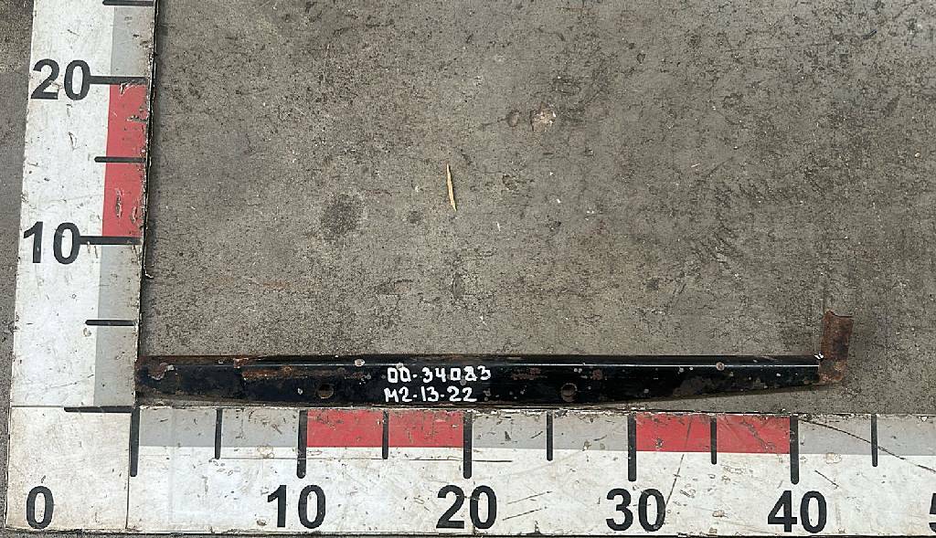 Кронштейн аккумуляторного ящика правый б/у