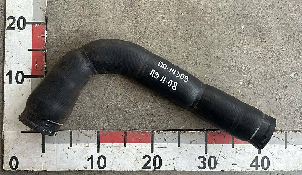 Патрубок радиатора верхний б/у