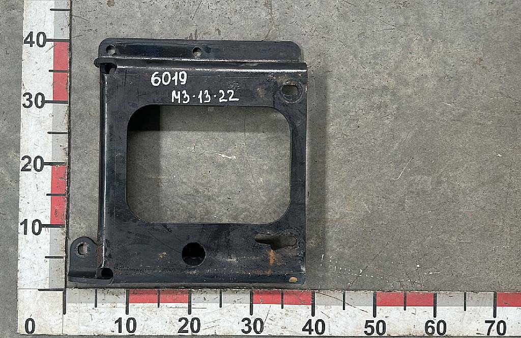 Кронштейн глушителя б/у