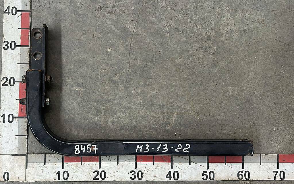 Кронштейн глушителя б/у