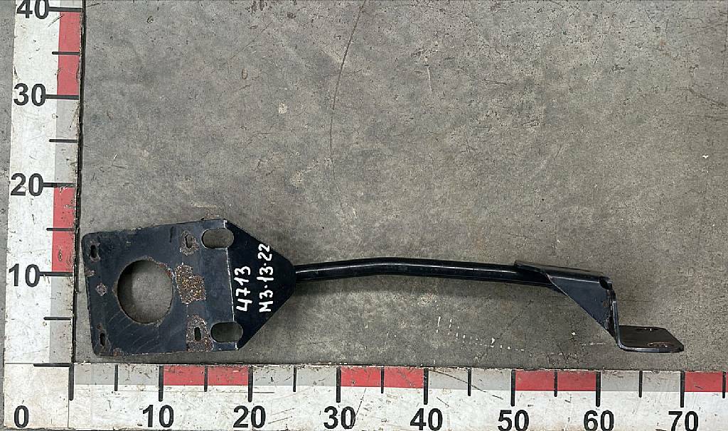 Кронштейн переднего крыла передний левый б/у