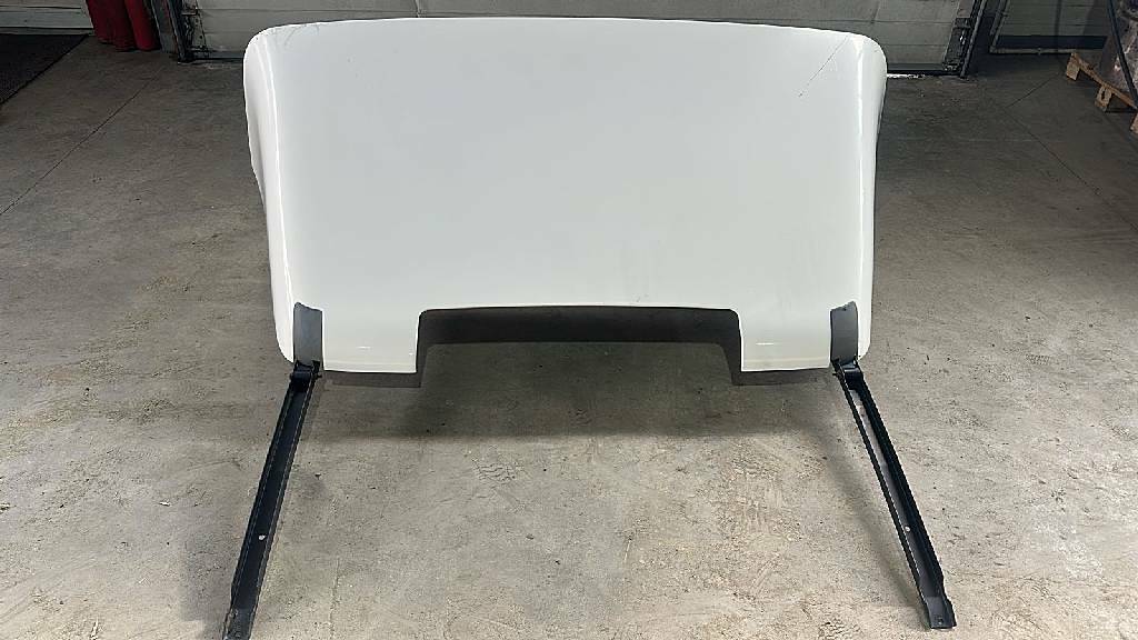 Спойлер кабины верхний б/у