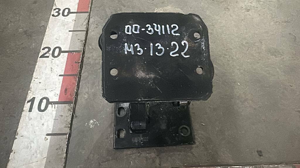 Петля левой двери верхняя б/у