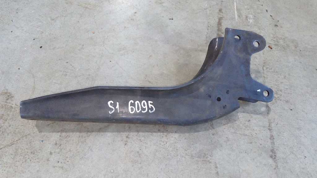 Кронштейн замка кабины правый б/у