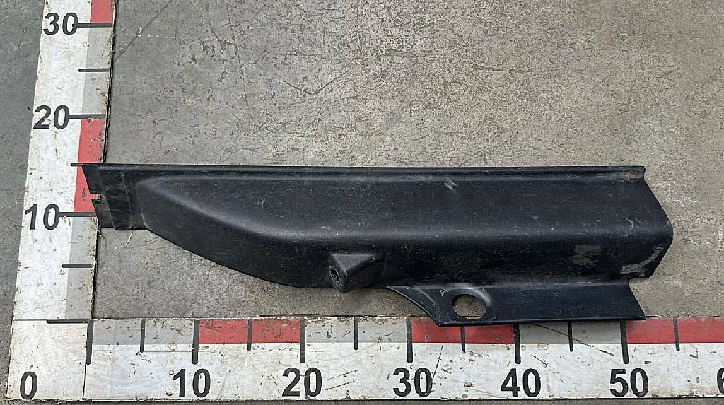 Накладка замка левого инструментального ящика б/у