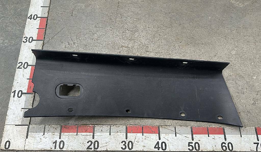 Накладка панели приборов нижняя правая б/у