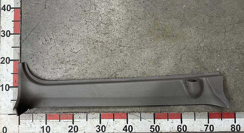 Накладка правой стойки лобового стекла б/у