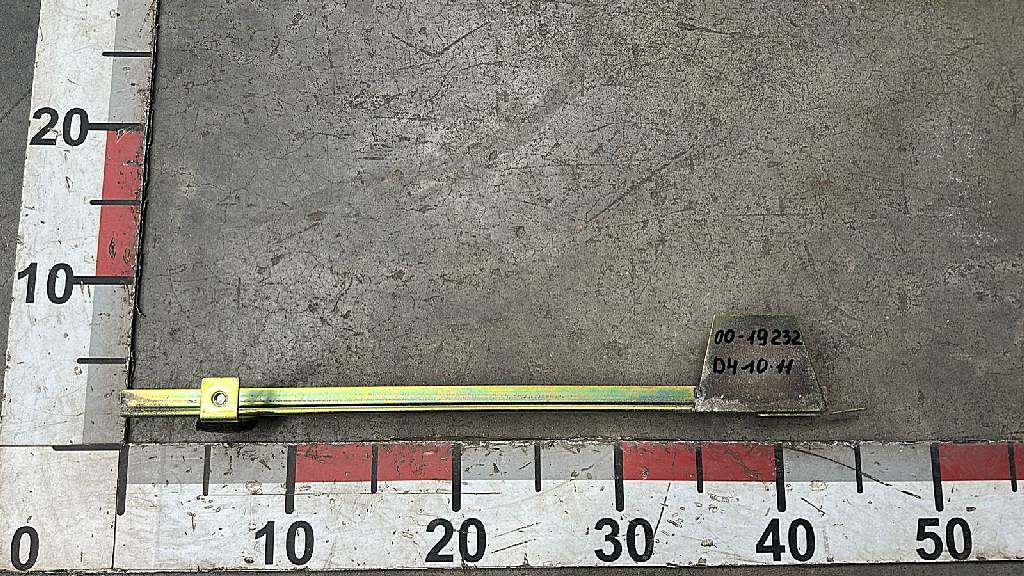 Направляющая стекла правой двери б/у