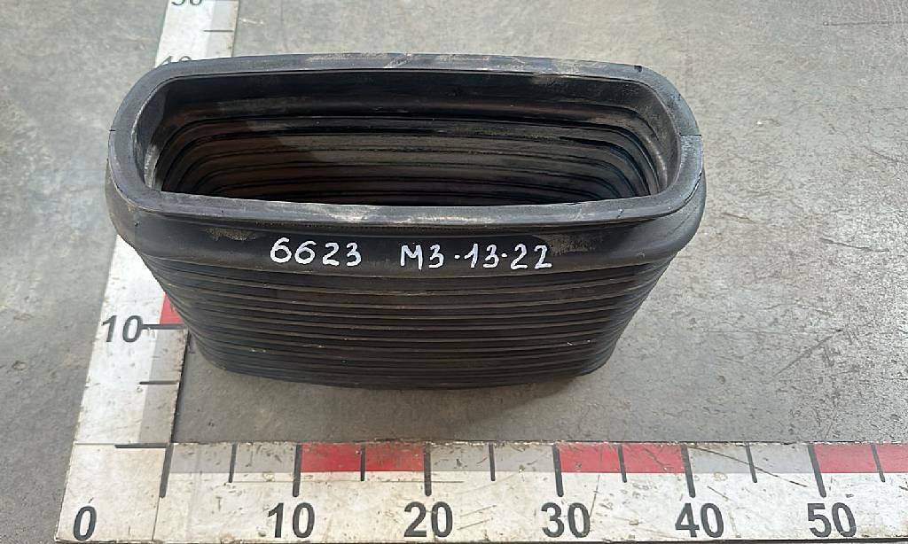 Гофра воздухозаборника б/у