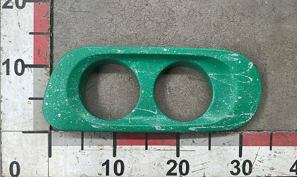 Накладка левой противотуманной фары б/у