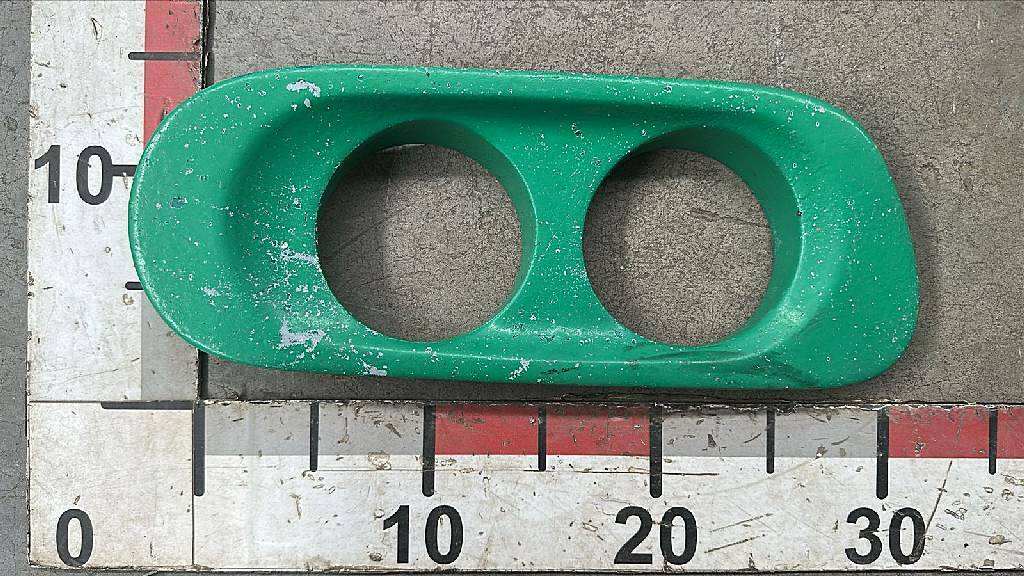 Накладка правой противотуманной фары б/у