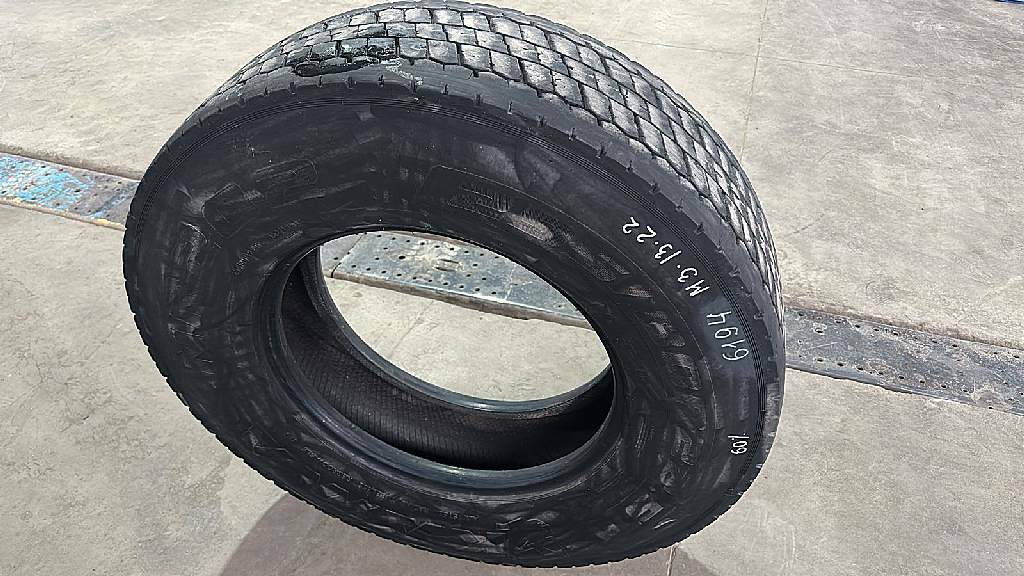Шина задняя 295/80 б/у