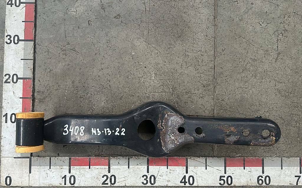 Кронштейн замка кабины б/у