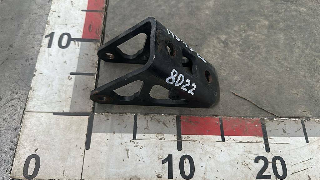 Кронштейн переднего амортизатора кабины нижний б/у