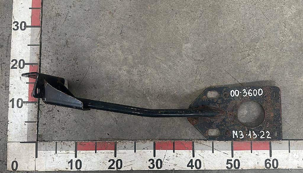 Кронштейн переднего крыла передний правый б/у