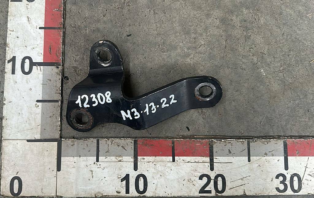 Кронштейн переднего стабилизатора верхний левый б/у